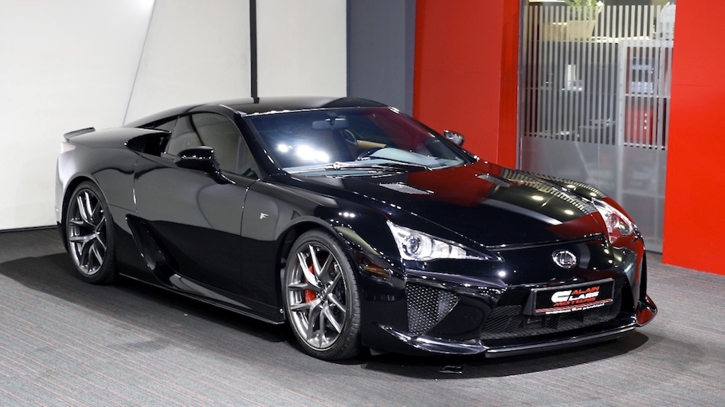 LEXUS　LFA What's better? Lexus LFA or 2016 Corvette Z06 - YouTube