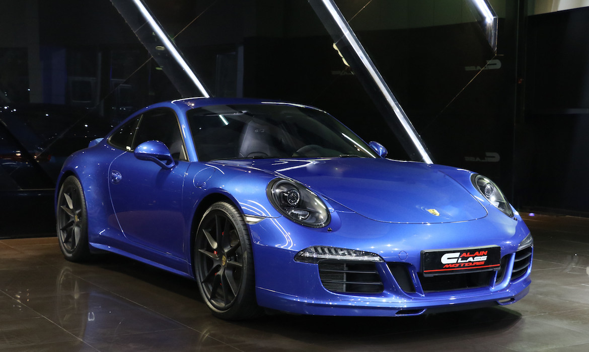 PORSCHE 911 Carrera 4 GTS