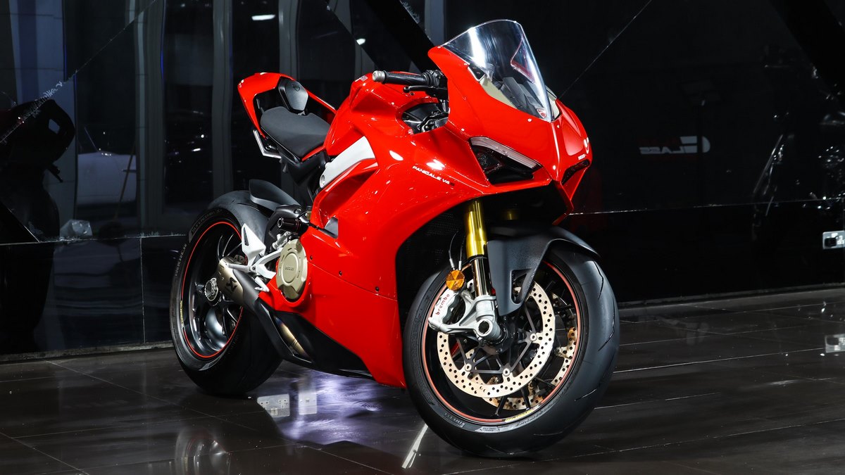 2018 Ducati Panigale V4 S RED 3697 1 1