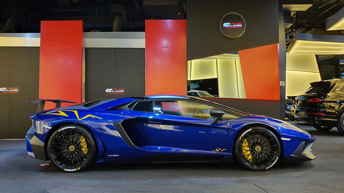 Alain Class Motors | Lamborghini Aventador SV Roadster - 1 of 500