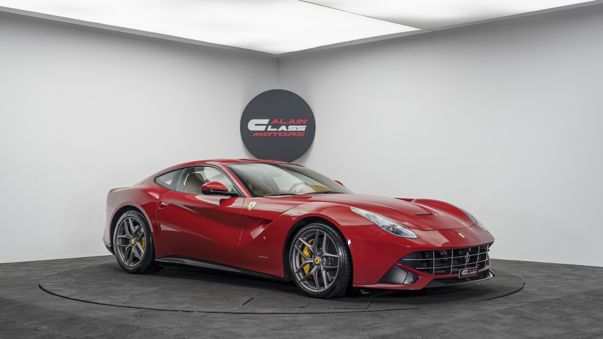 2014-Ferrari-F12-Berlinetta-reht-RED-2239-2