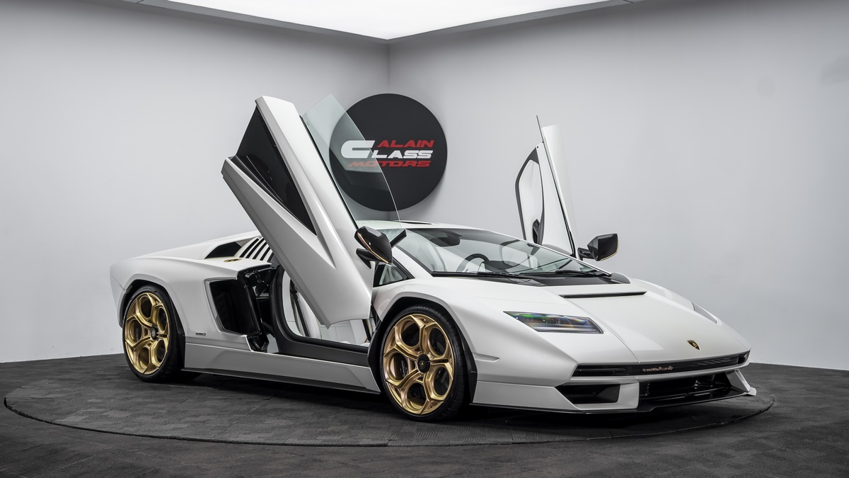 https://www.alainclass.com/wp-content/uploads/2023/05/2022-Lamborghini-Countach-LPI-800-4-1-of-112-White-1343-29.jpg