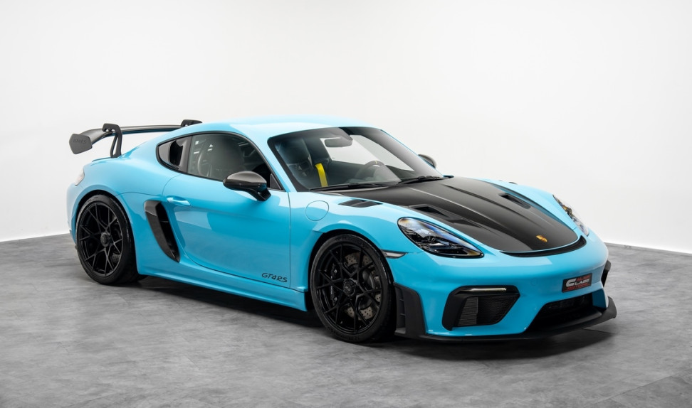 Porsche Cayman GT4 RS Weissach