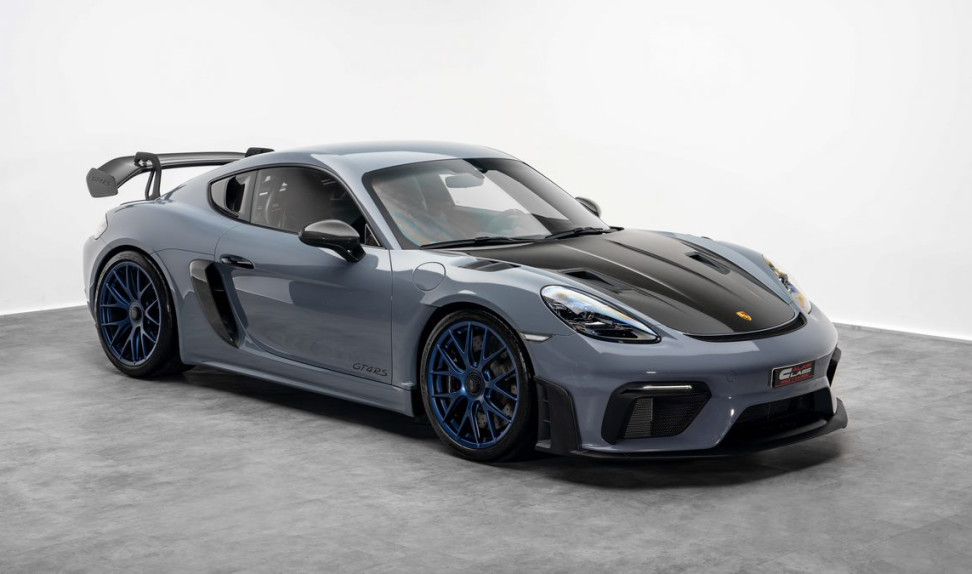 Porsche Cayman GT4 RS Weissach