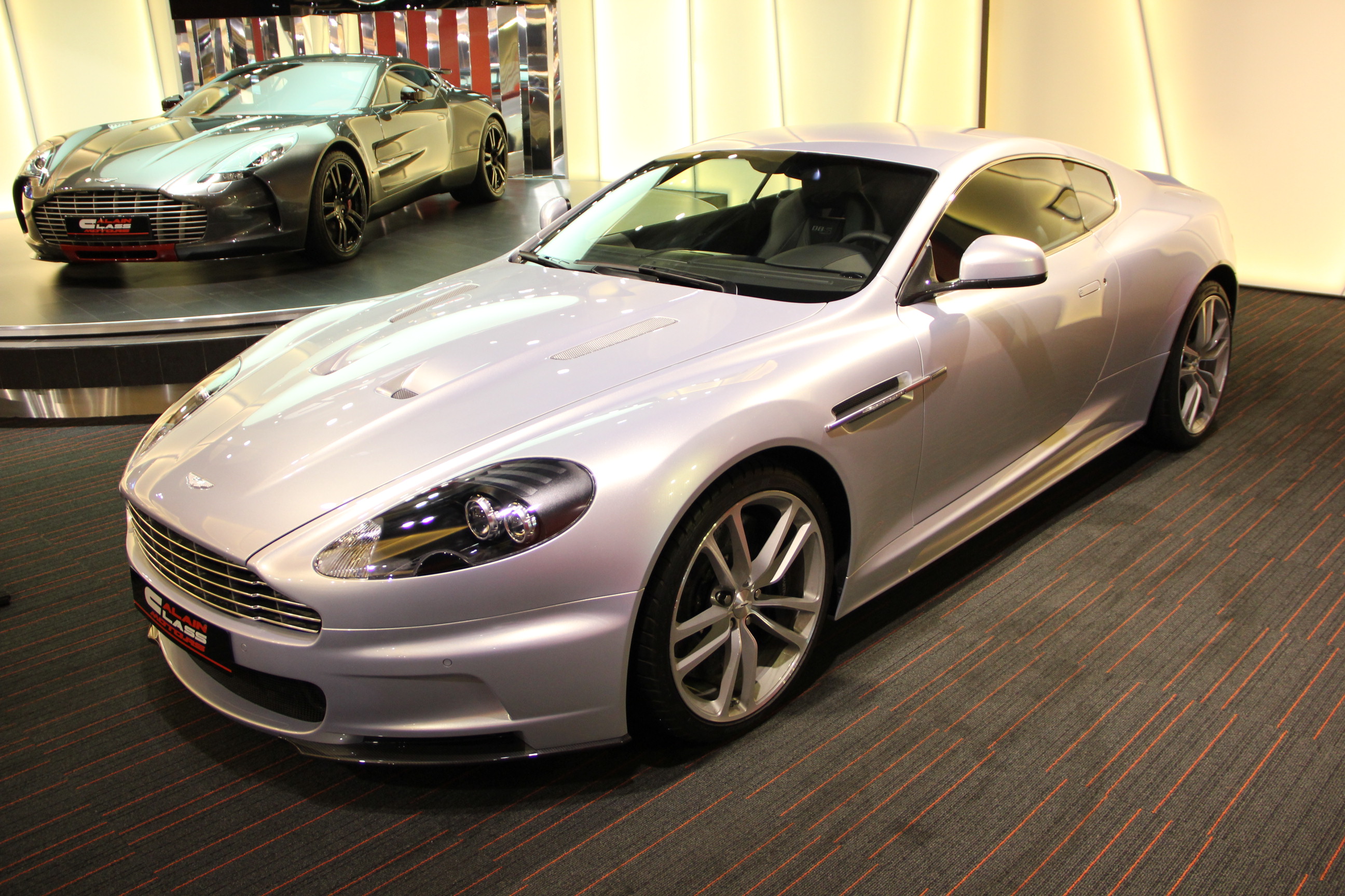 ASTON MARTIN DBS